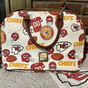 Women's Dooney & Bourke Kansas City Chiefs Gameday Zip Zip Satchel